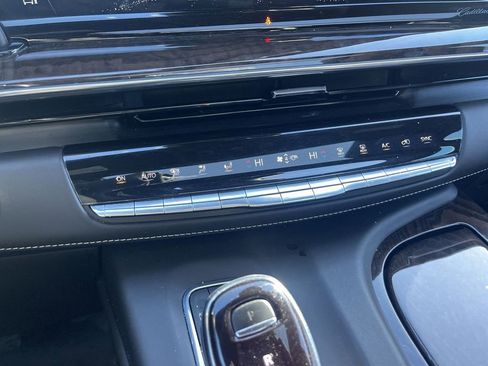 Used 2021 Cadillac Escalade Premium Luxury Platinum image 14