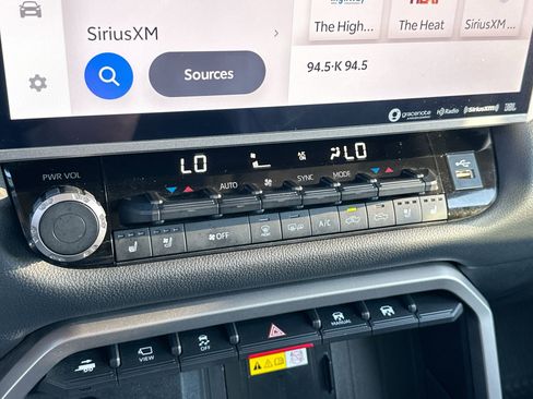 Used 2022 Toyota Tundra Limited image 18