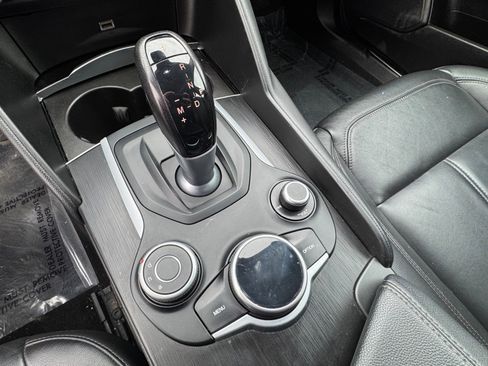 Used 2017 Alfa Romeo Giulia Sprint w/ Cold Weather Package image 17