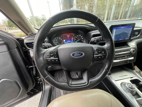 Used 2020 Ford Explorer XLT w/ Equipment Group 202A image 8