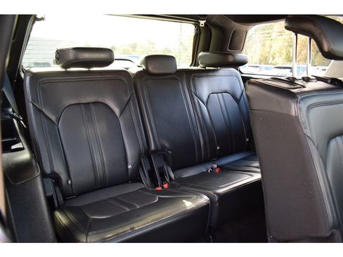 Used 2020 Ford Expedition Limited image 32