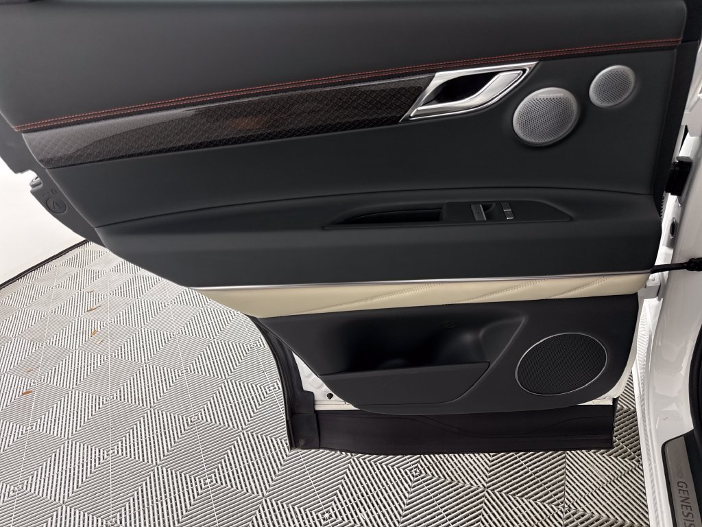 Certified 2025 Genesis GV80 3.5T e-SC AWD/4WD image 13