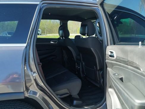 Used 2021 Jeep Grand Cherokee Laredo RWD image 22