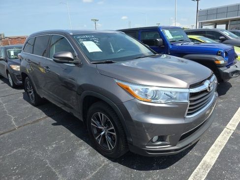 Used 2016 Toyota Highlander XLE AWD/4WD image 5