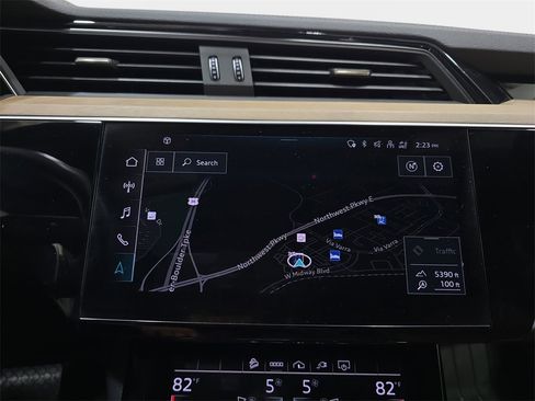 Used 2024 Audi Q8 e-tron Premium image 23