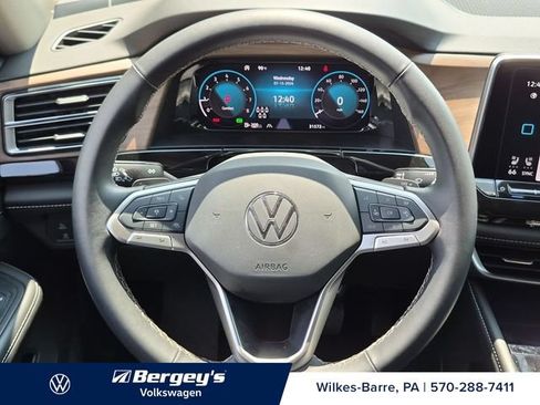 Certified 2025 Volkswagen Atlas SE AWD/4WD image 16