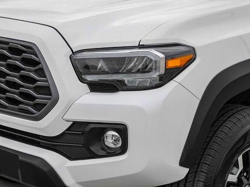 Certified 2023 Toyota Tacoma TRD Off-Road AWD/4WD image 9