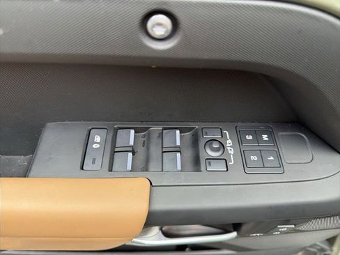 Used 2025 Land Rover Defender 110 X-Dynamic SE image 24
