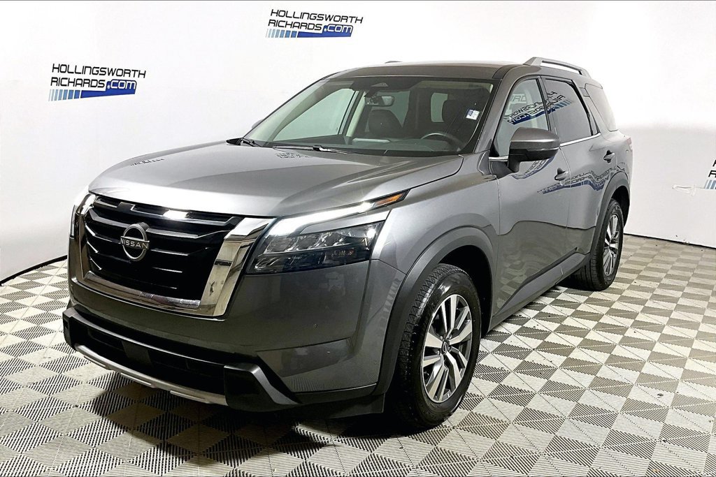 Used 2025 Nissan Pathfinder SL FWD image 1