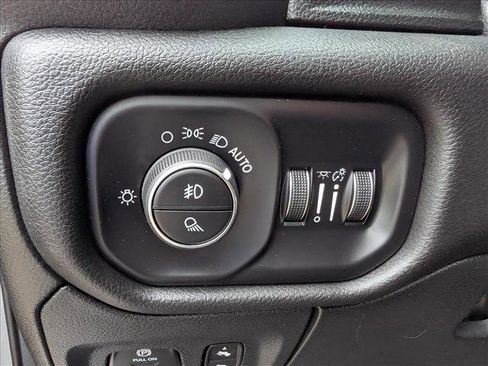 Used 2024 RAM 1500 Laramie AWD/4WD image 32