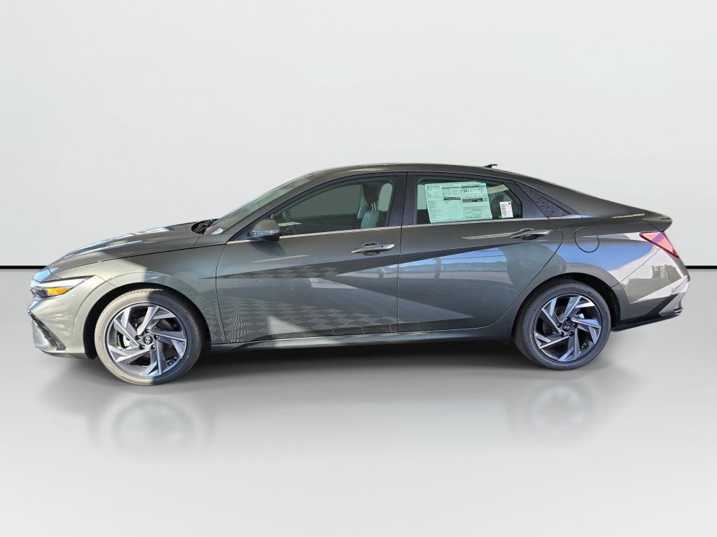 New 2026 Hyundai Elantra Limited FWD image 7