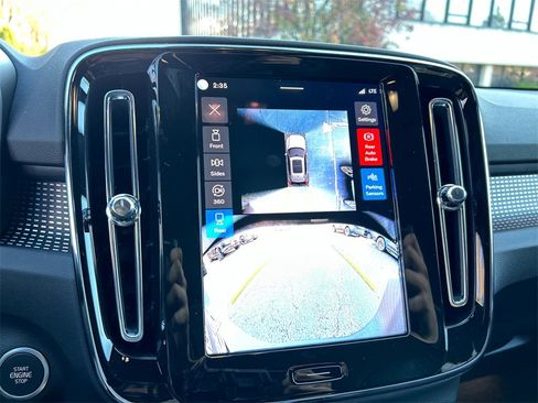 New 2026 Volvo XC40 B5 Ultra w/ Climate Package image 17