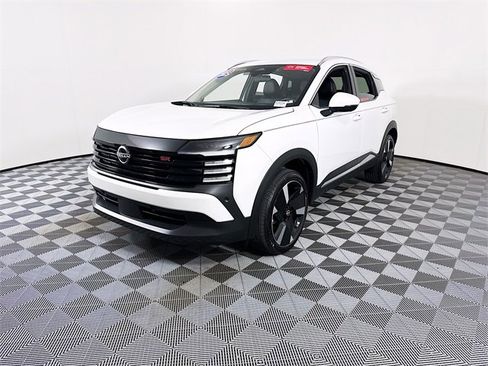 Certified 2025 Nissan Kicks SR image 3