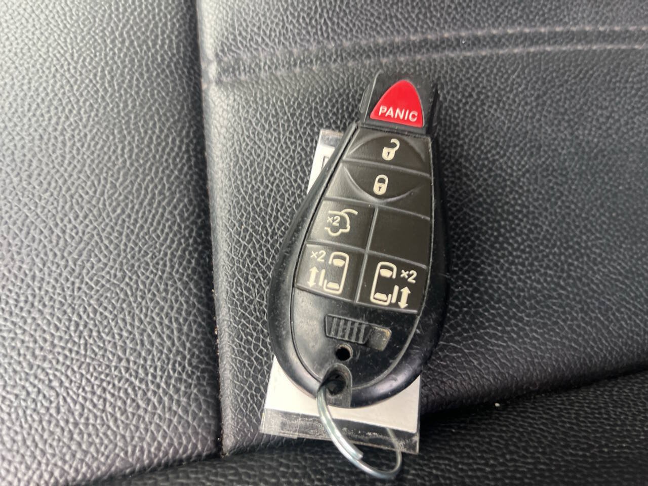 Used 2015 Chrysler Town & Country Touring FWD image 35