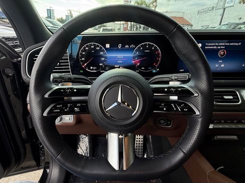 Used 2025 Mercedes-Benz GLS 450 4MATIC image 21