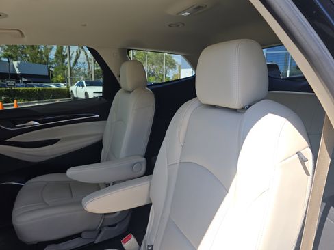 Used 2022 Buick Enclave Essence w/ Sport Touring Edition image 15