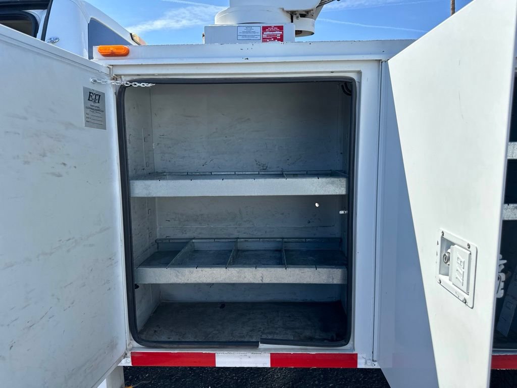 Used 2010 Ford F550 2WD Regular Cab Super Duty image 14