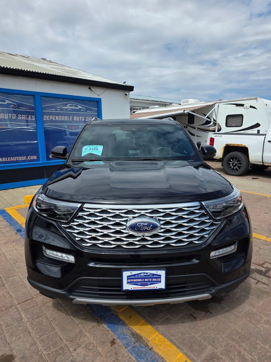Used 2020 Ford Explorer Platinum w/ Premium Technology Package AWD/4WD image 2