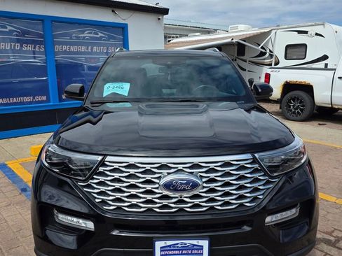 Used 2020 Ford Explorer Platinum w/ Premium Technology Package AWD/4WD image 2