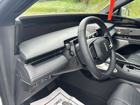 Used 2025 Lincoln Nautilus Reserve image 13