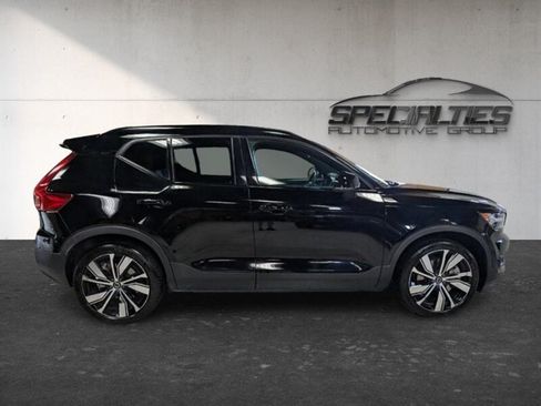 Used 2021 Volvo XC40 P8 Recharge w/ Advanced Package AWD/4WD image 11