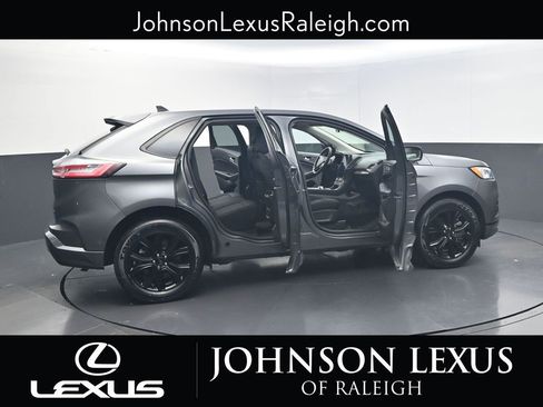 Used 2022 Ford Edge SE w/ Black Appearance Package image 23