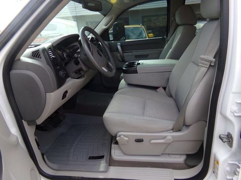 Used 2014 Chevrolet Silverado 2500 LT w/ Interior Plus Package image 12