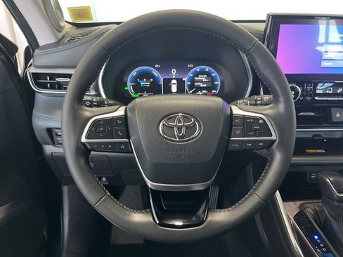 Used 2023 Toyota Highlander Platinum image 6