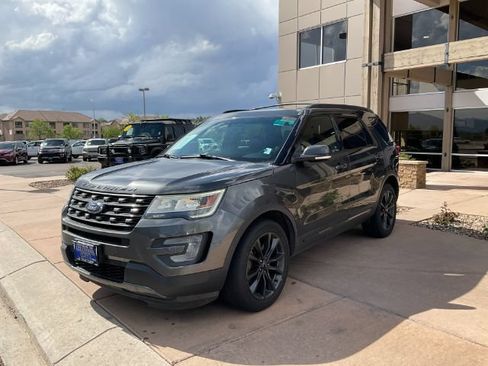 Used 2017 Ford Explorer XLT w/ Equipment Group 202A AWD/4WD image 3