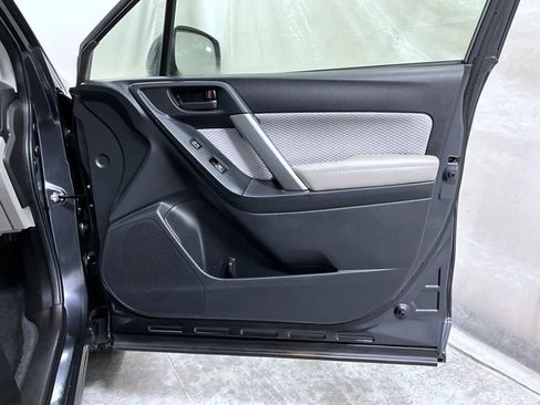 Used 2017 Subaru Forester 2.5i Premium image 17