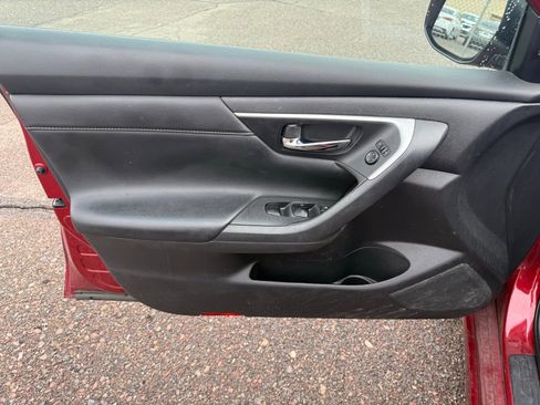 Used 2017 Nissan Altima 2.5 SL w/ Moonroof Package image 15