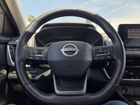 Used 2025 Nissan Rogue SV FWD image 19