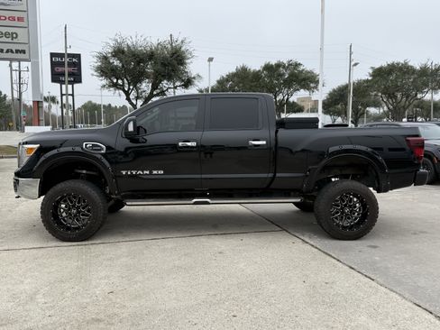 Used 2018 Nissan Titan SV w/ SV Convenience Package image 8