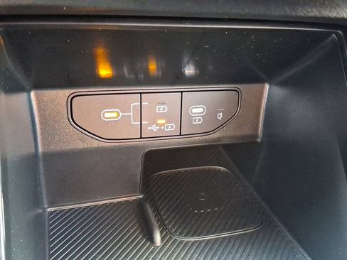 Used 2024 Kia Sorento S image 24