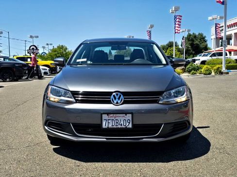 Used 2014 Volkswagen Jetta SE FWD image 2