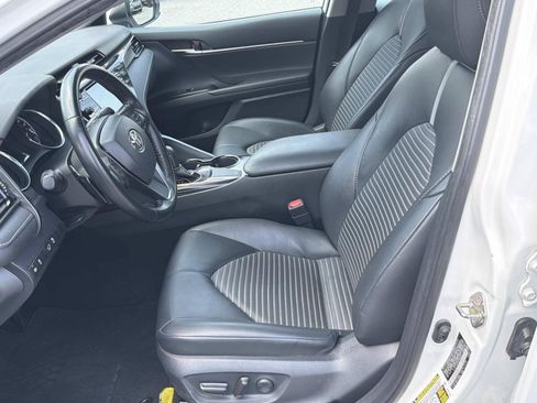 Used 2019 Toyota Camry SE FWD image 9