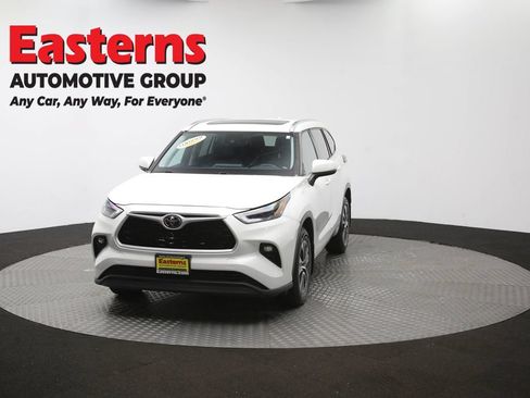 Used 2021 Toyota Highlander XLE AWD/4WD image 55