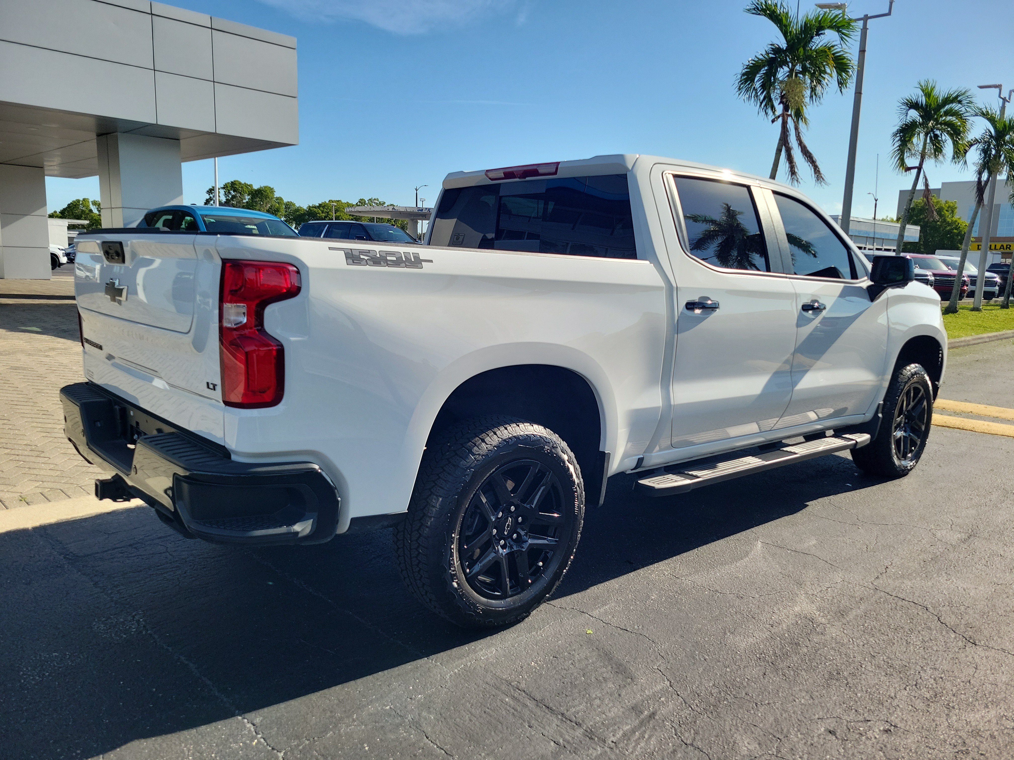 Used 2026 Chevrolet Silverado 1500 LT Trail Boss w/ LT Trail Boss Premium Package AWD/4WD image 4