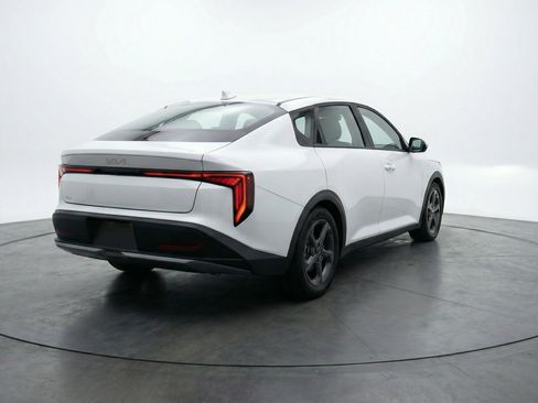 Used 2025 Kia K4 FWD image 9