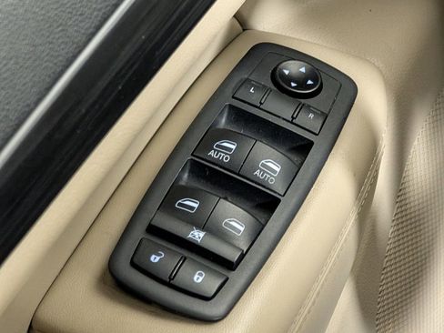 Used 2019 Jeep Grand Cherokee Laredo image 19