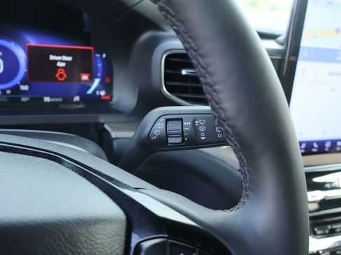 Used 2023 Ford Explorer Platinum w/ Technology Package AWD/4WD image 39