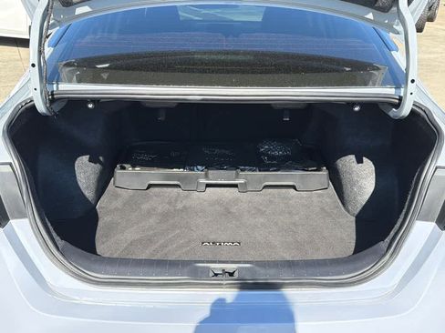 Used 2024 Nissan Altima 2.5 SR FWD image 16
