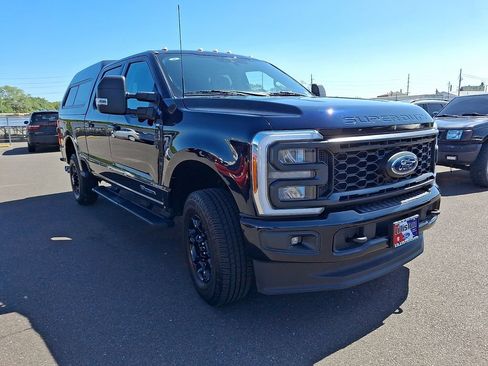 Used 2023 Ford F250 XLT w/ XLT Premium Package AWD/4WD image 3