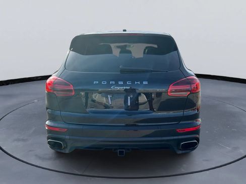 Used 2018 Porsche Cayenne Sport Utility 4D image 4