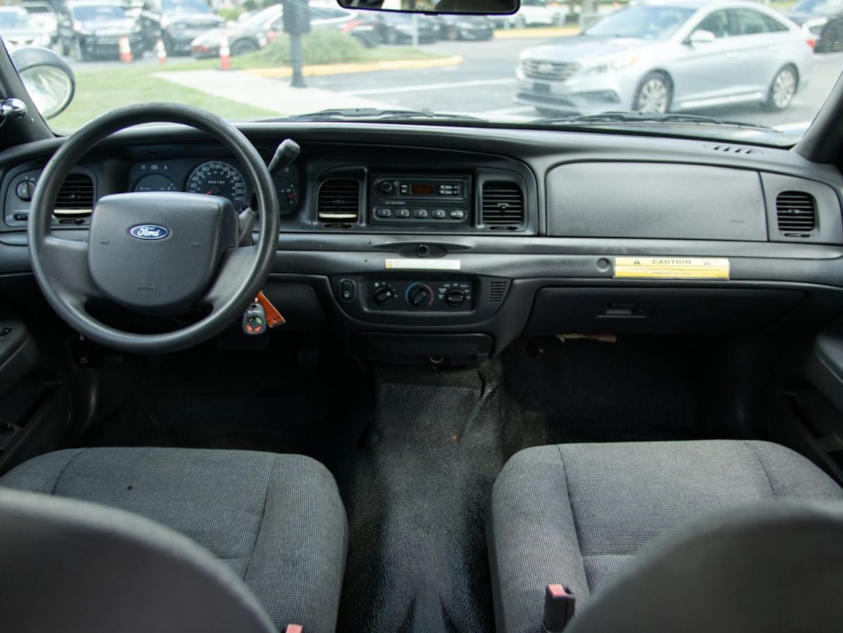 Used 2005 Ford Crown Victoria Police Interceptor RWD image 15