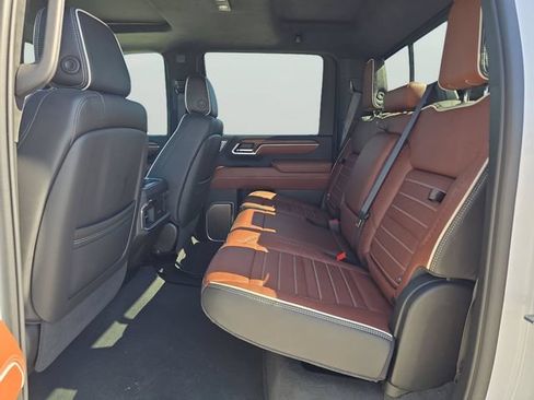 Used 2025 GMC Sierra 2500 Denali Ultimate AWD/4WD image 12