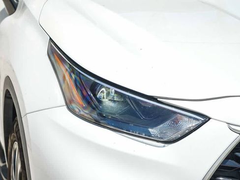 Used 2022 Toyota Highlander XLE FWD image 4
