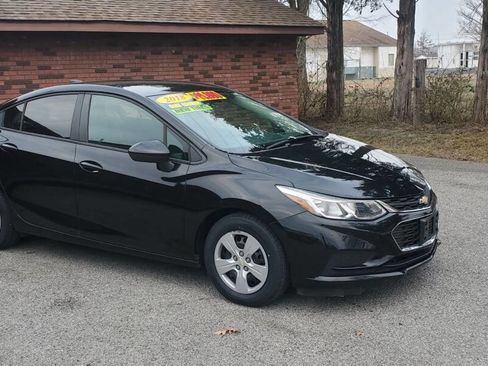 Used 2018 Chevrolet Cruze LS image 13