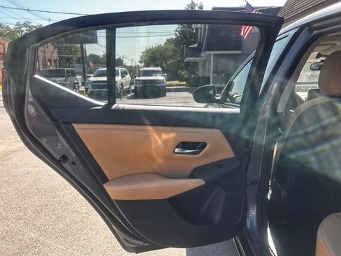 Used 2022 Nissan Sentra SV w/ SV Premium Package FWD image 15