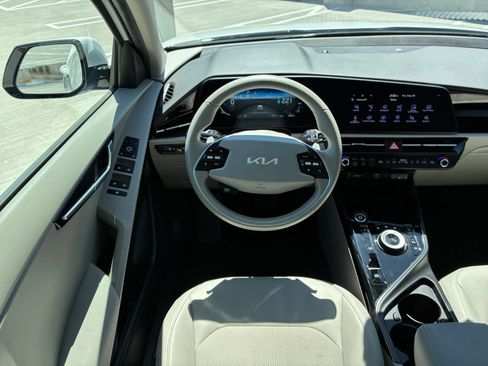 Used 2023 Kia Niro Wind FWD image 46
